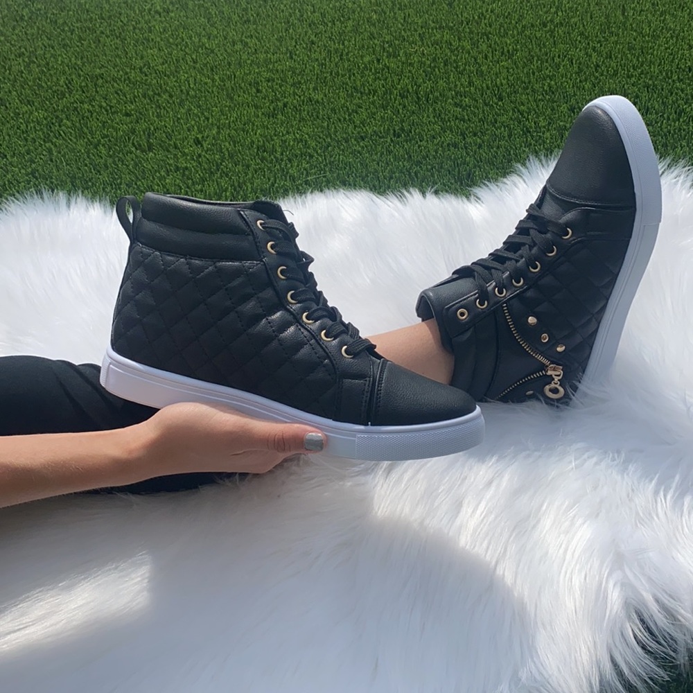 *ONLY 2 LEFT*  Quilted Zipper High Top Sneakers - Picture 3 of 10